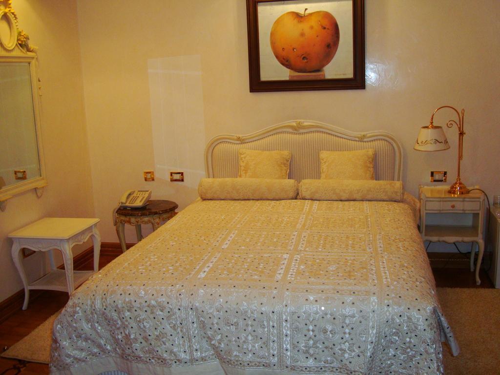 Villa Jelena Belgrad Rum bild